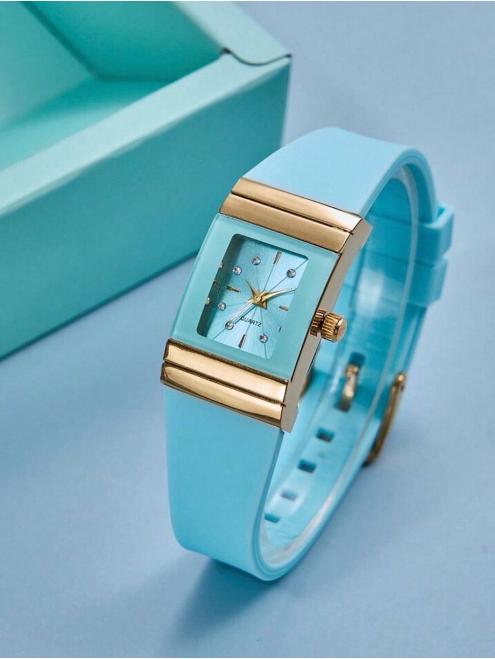 Elegant Aqua Watch with silicone band - Picture 4 of 10